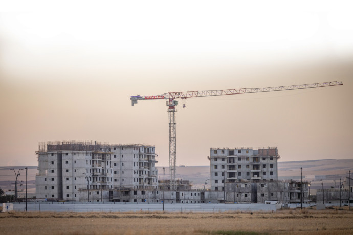 בזבוז של עשרות מיליארדים: כך תוכנית "מחיר למשתכן" פוגעת במשק