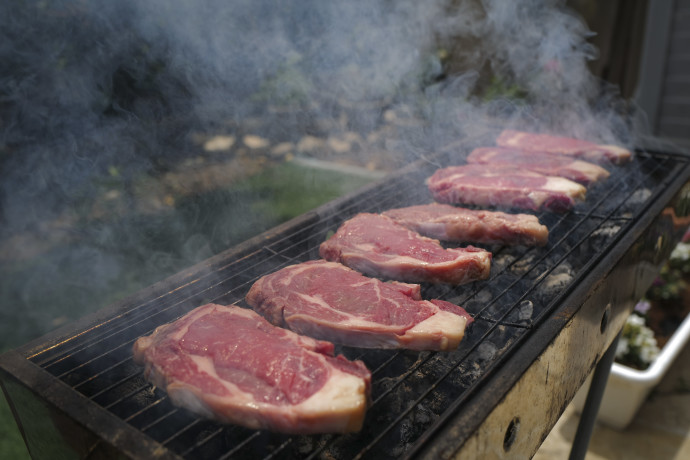 Sukkot e il Boom del Barbecue: Come le Reti Commerciali Stanno Cambiando il Mercato