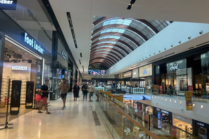 Gli israeliani stabiliscono un nuovo record di spese durante la vigilia di Rosh Hashanah nonostante le difficoltà economiche