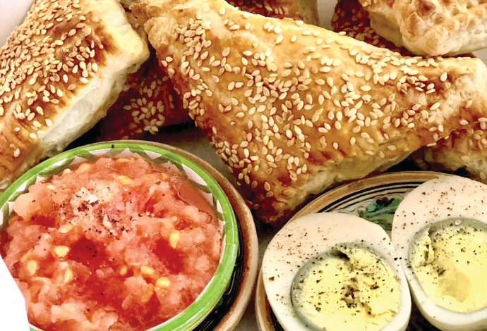 שבלולי קישואים וחצילים ממולאים (צילום: פסקל פרץ-רובין)