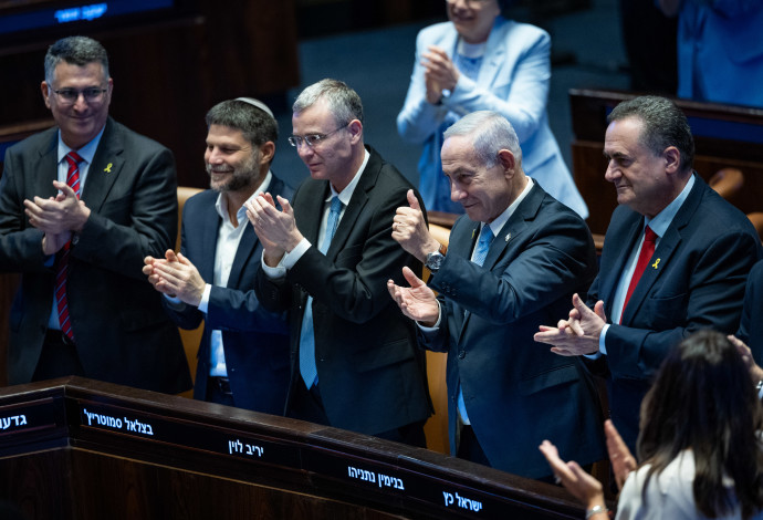 בנימין נתניהו ושרים במליאה (צילום:  יונתן זינדל פלאש 90)