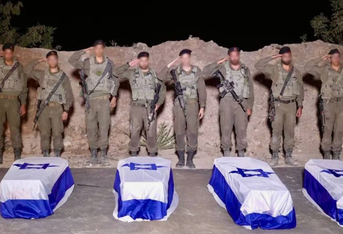 מעמד קבלת ארונות החטופים החללים ע"י כוח צה"ל (צילום:  דובר צהל)
