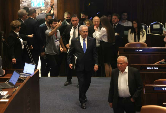 בנימין נתניהו נכנס לפתיחת מושב הכנסת ה-25 (צילום:  מארק ישראל סלם)