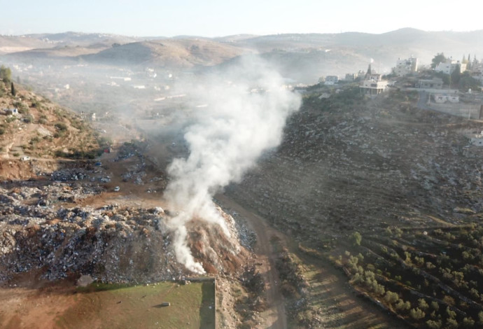 שריפה פיראטית בנעלין. זיהום אוויר בישובי הסביבה (צילום:  נחנקנו - שמים גבול לטרור השריפות)