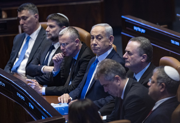 בנימין נתניהו וחברי הקואליציה (צילום:  יונתן זינדל, פלאש 90)