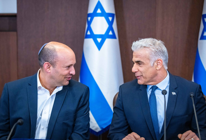 יאיר לפיד ונפתלי בנט (צילום:  פלאש 90,אוליביה פיטוסי)