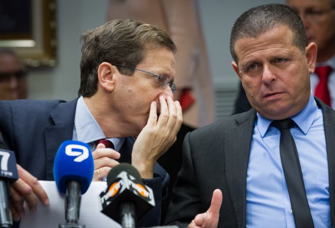 איתן כבל ובוז'י הרצוג (צילום:  פלאש 90)