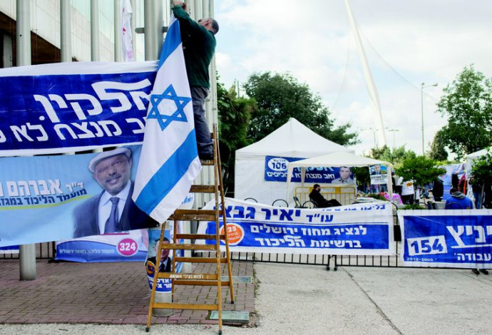 תעמולת בחירות לפריימריז בליכוד (צילום:  יונתן סינדל, פלאש 90)