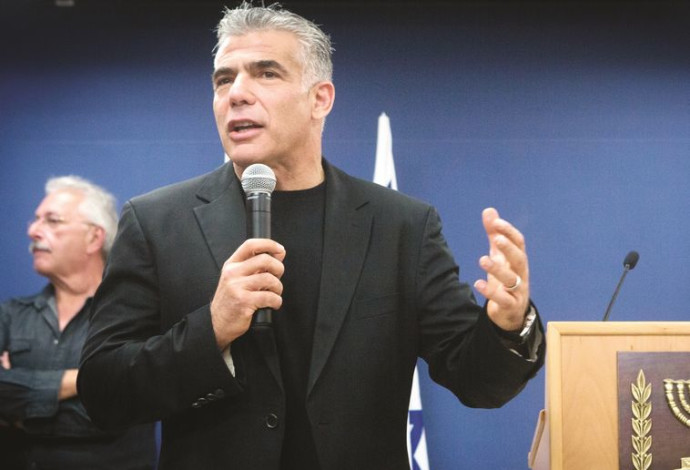 לפיד. "עמדתו לפרוץ את מסגרת הגירעון התקבלה" (צילום:  מרים אלסטר, פלאש 90)