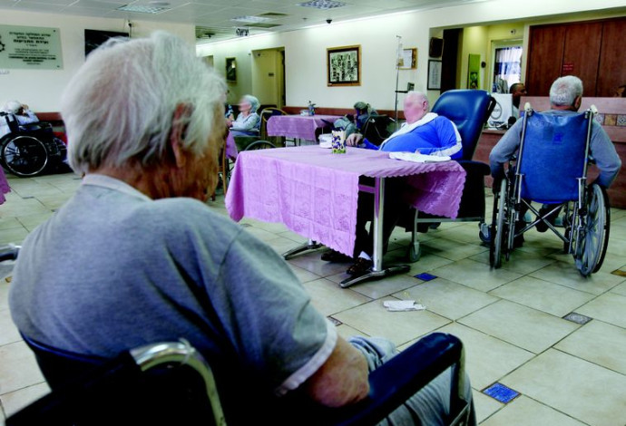 קשישים (צילום:  אנה קפלן, פלאש 90)