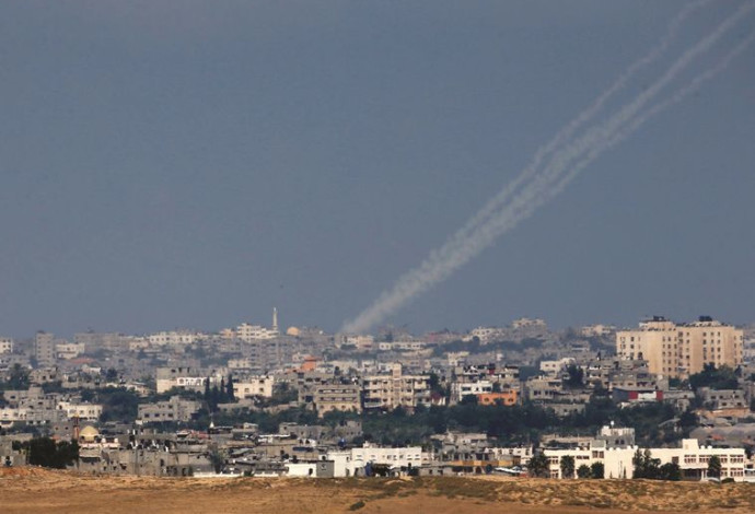 ירי רקטות מעזה במהלך צוק איתן (צילום:  רויטרס)