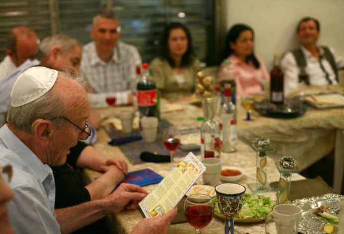 שולחן חג פסח (צילום:  פלאש 90)