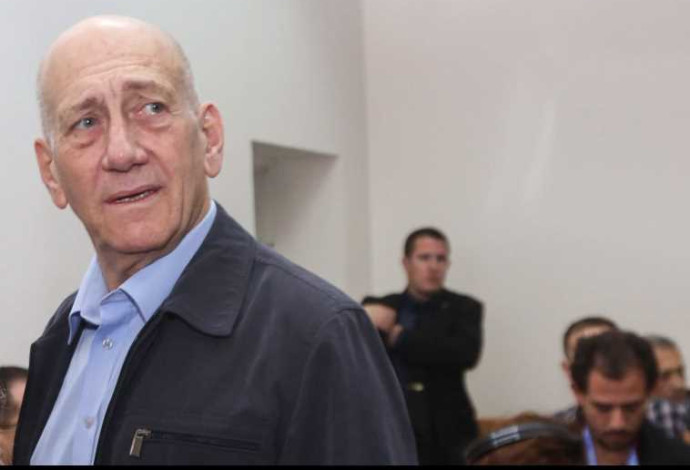 אהוד אולמרט בבית המשפט (צילום:  גילי יוחנן, פלאש 90)