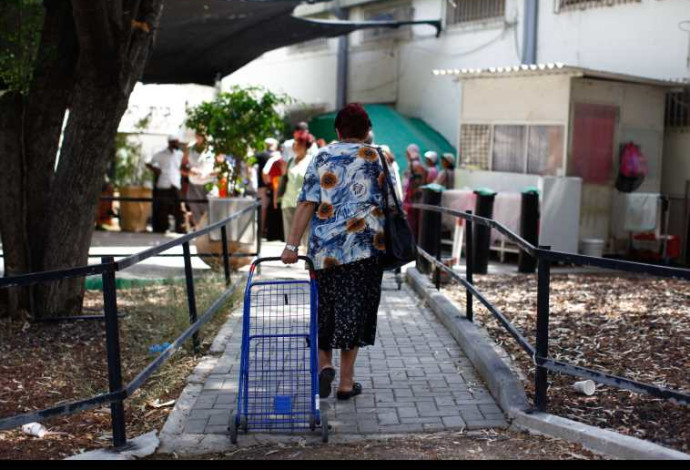 ניצולי שואה (צילום:  פלאש 90)