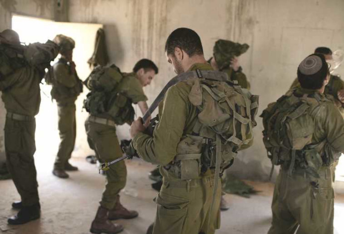 חיילים של צה"ל מבצע צוק איתן, ארכיון (צילום:  תומר ניוברג, פלאש 90)