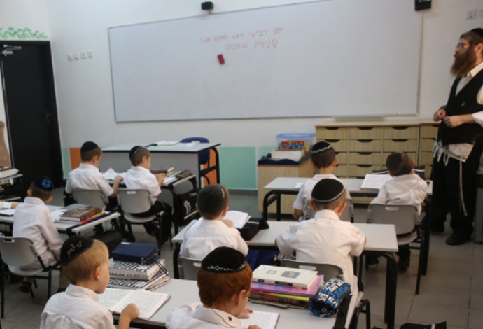 תלמידים חרדים בכיתה  (צילום:  נתי שוחט, פלאש 90)