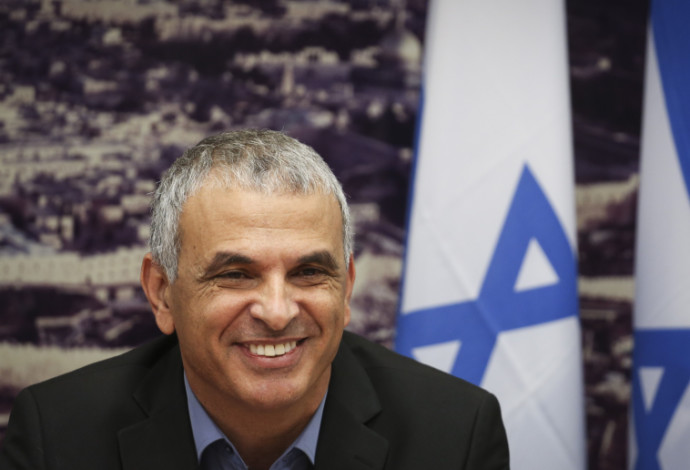 כחלון בישיבה ראשונה במשרד האוצר (צילום:  הדס פרוש , פלאש 90)