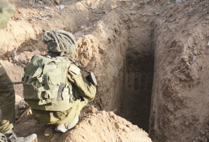 מנהרות שנחשפו בצוק איתן (צילום:  דובר צה"ל)