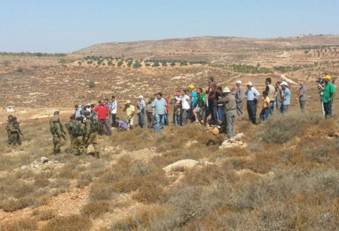 עימותים בין מתנחלים לפלסטינים באש קודש (צילום:  סוכנות תצפית)