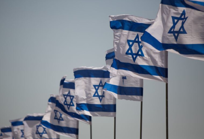 דגלי ישראל (צילום:  יונתן זינדל, פלאש 90)