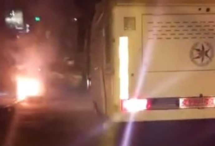 הפרות סדר וזריקת בקבוקי תבערה בעיסאוויה (צילום:  חטיבת דובר המשטרה)