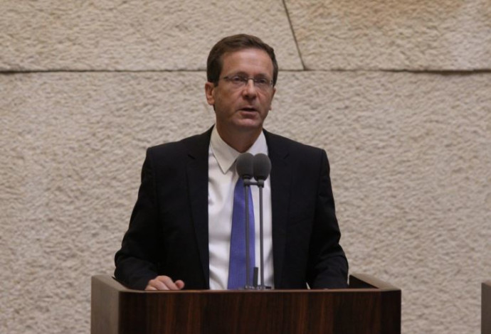 ח"כ יצחק הרצוג במליאת הכנסת (צילום:  דוברות הכנסת)