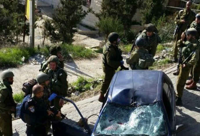 זירת פיגוע הדריסה בבית אומר (צילום:  הצלה יו"ש חל"צ)