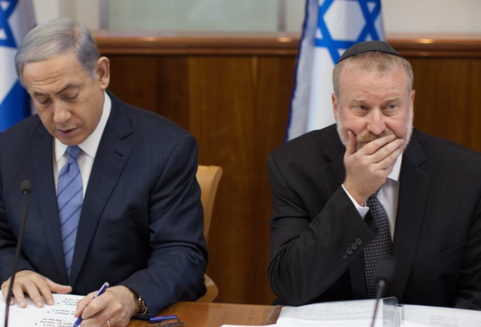 בנימין נתניהו ואביחי מנדלבליט (צילום:  אמיל סלמן, פלאש 90)