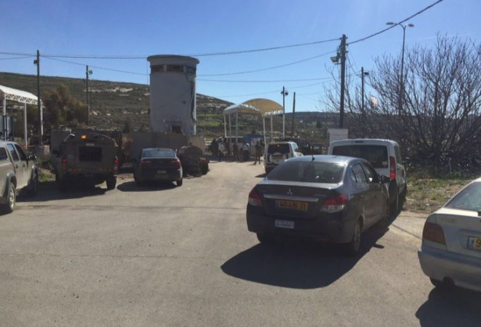 זירת פיגוע הירי במחסום ליד בית אל  (צילום:  רבש"צ בית אל רפי אלוש)