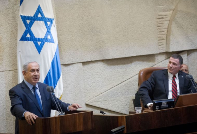 בנימין נתניהו ויולי אדלשטיין בכנסת (צילום:  מרים אלסטר, פלאש 90)
