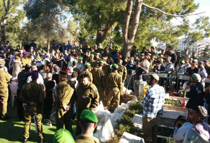 הלווייתו של סמל טוביה ינאי ויסמן ז"ל (צילום:  דוברות מעלה מכמש)