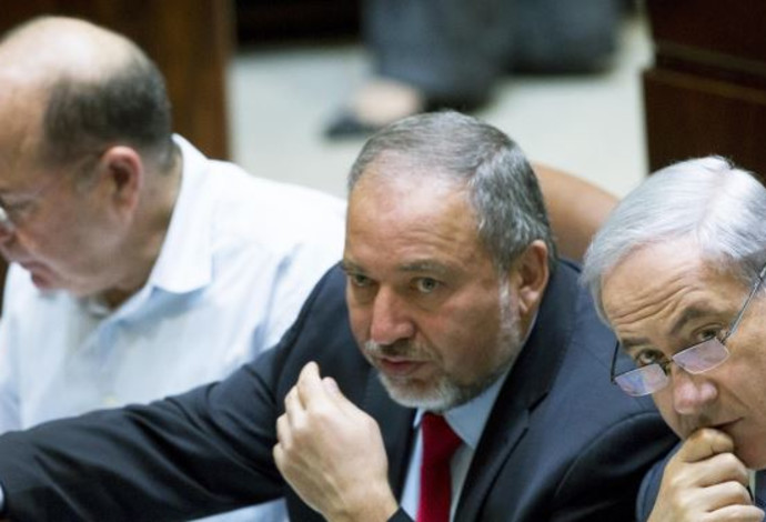 בנימין נתניהו, אביגדור ליברמן ומשה בוגי יעלון, ארכיון (צילום:  מרים אלסטר פלאש 90, רויטרס)