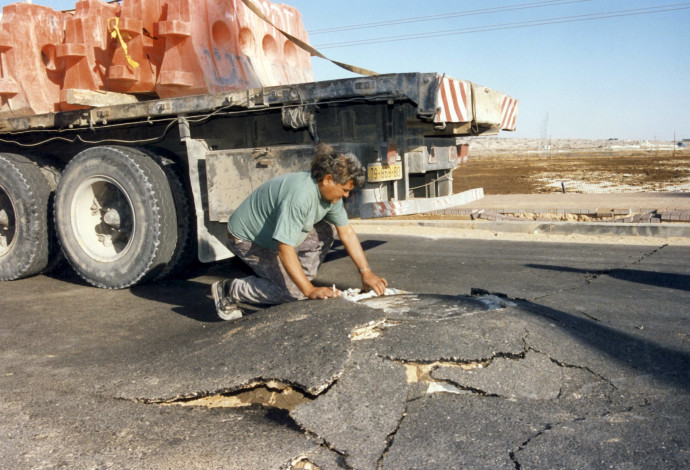 רעידת אדמה בערבה, 1995 (צילום:  יהודה בן יתח)