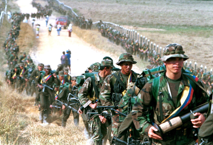 לוחמי ארגון המורדים הקולומביאני פארק (צילום:  רויטרס)