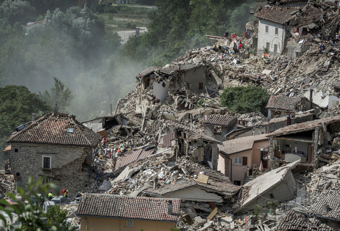 נזקי רעידת האדמה באיטליה (צילום:  רויטרס)