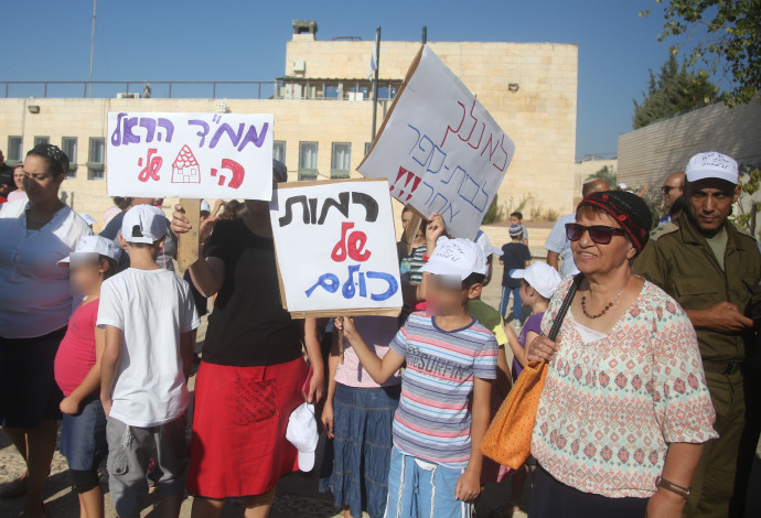 ההפגנה בבית ספר הראל בירושלים (צילום:  מרק ישראל סלם)