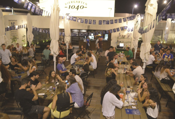"1040 ביר גארדן" בנמל תל אביב (צילום:  תמר צרפתי)