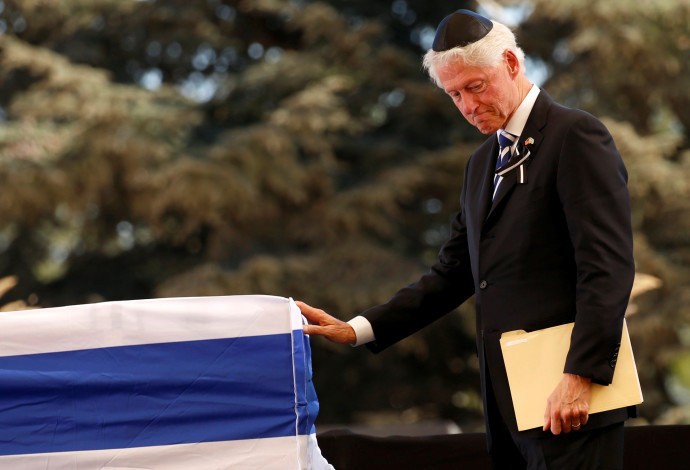 ביל קלינטון בהלווייתו של שמעון פרס (צילום:  רויטרס)