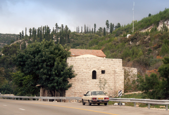 חאן שער הגיא (צילום:  תמר הירדני, ויקיפדיה)