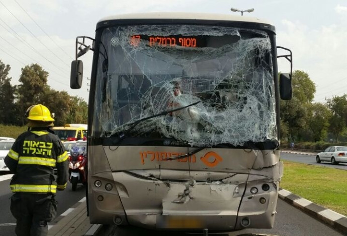 אוטובוס לאחר תאונה. צילום ארכיון: דוברות המשטרה