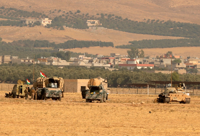 כוחות הפשמרגה הכורדים הלוחמים בסמוך למוסול (צילום:  רויטרס)