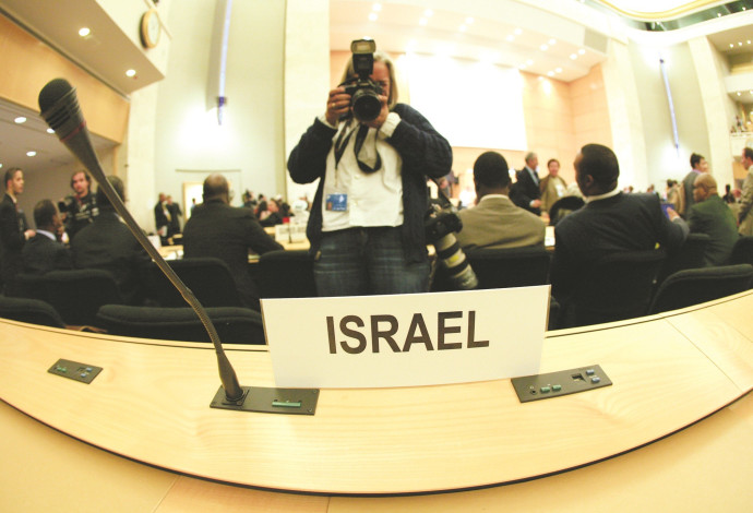 המושב הישראלי הריק באחת מוועדות האו"ם (צילום:  רויטרס)