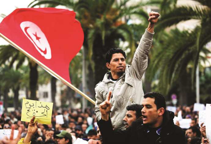 הפגנות בתוניסיה במהלך האביב הערבי (צילום:  רויטרס)