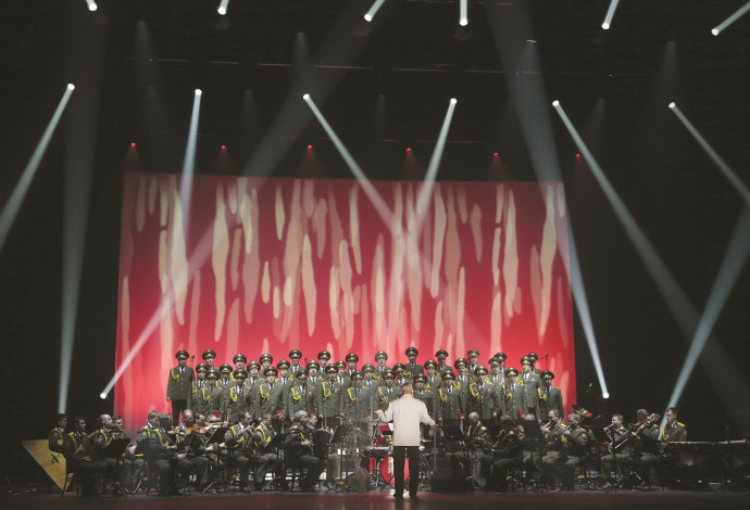 מקהלת הצבא האדום (צילום:  AFP)