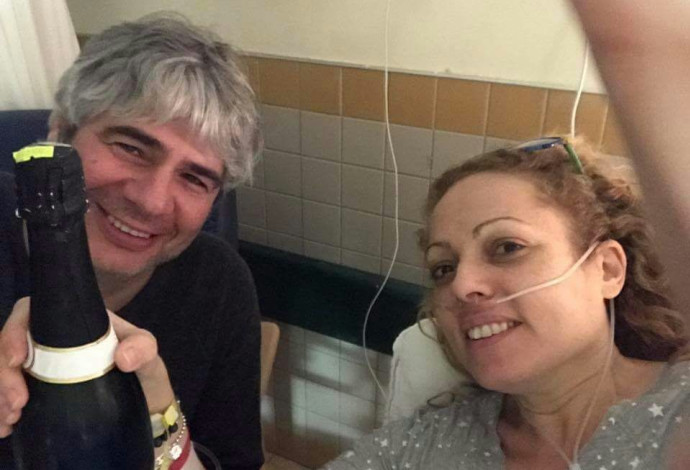 אורלי וילנאי וגיא מרוז בבית החולים (צילום:  צילום מסך)