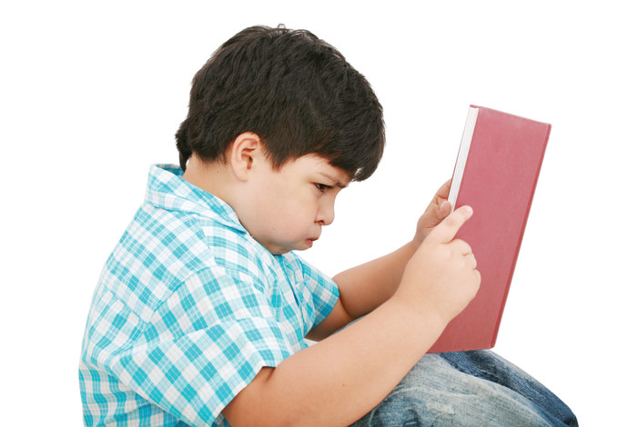 ילד קורא ספר, צילום אילוסטרציה (צילום:  istockphoto)