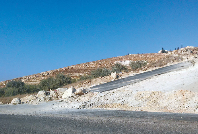 הכביש הלא חוקי בגוש עציון (צילום:  קרני אלדד)