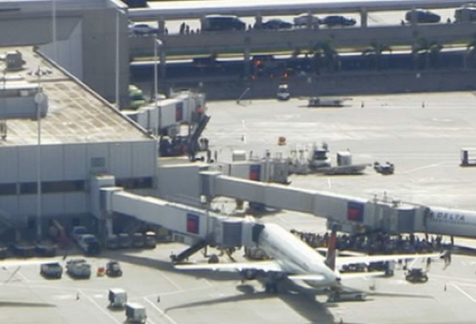שדה התעופה פורט לודרדיה , פלורידה , במהלך האירוע (צילום:  צילום מסך)