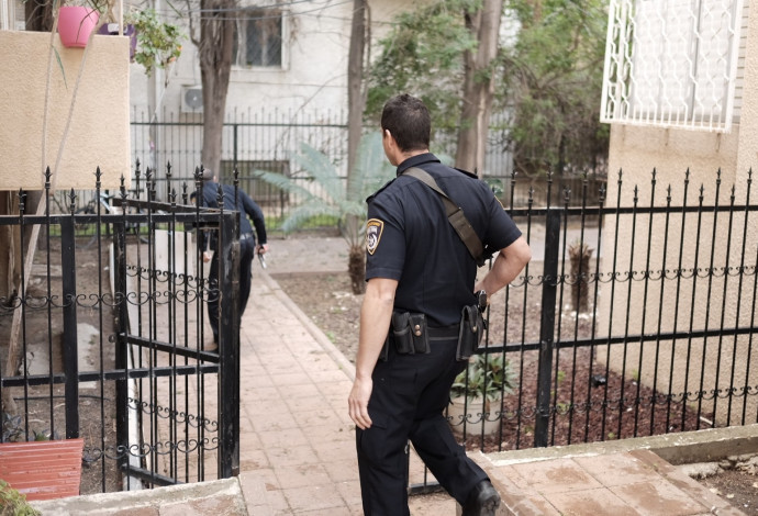 שוטר בתל אביב, למצולם אין קשר לכתבה (צילום:  תומר נויברג, פלאש 90)