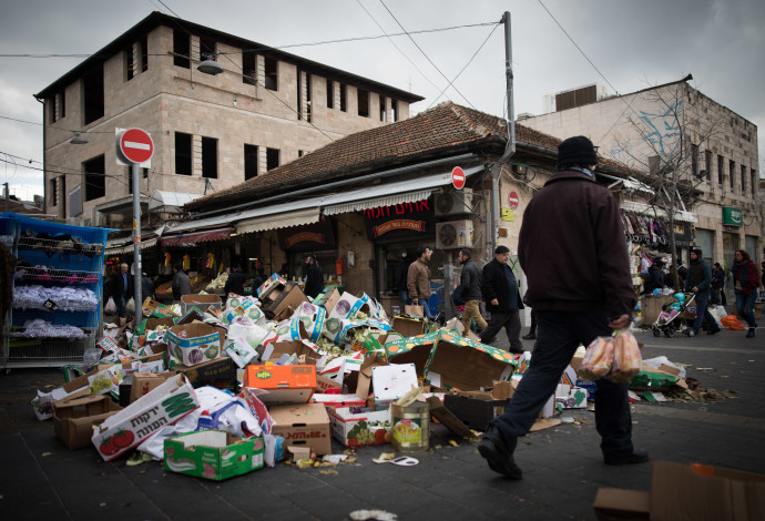 שביתה בירושלים, ערימות זבל בשוק מחנה יהודה (צילום:  יונתן זינדל, פלאש 90)